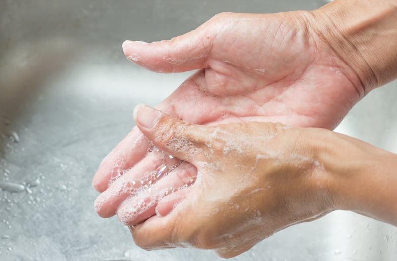 Hand washing. Профилактика мытья рук. Мыть руки. Мыльные руки. Мылить руки.